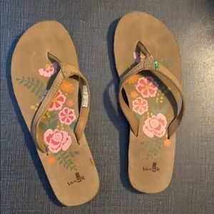 Brown Sanuk flip flops size 7